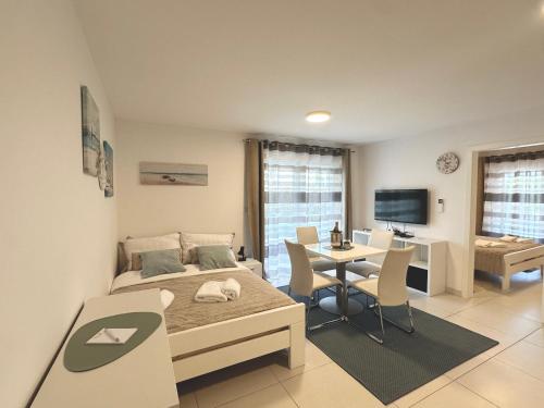 One-Bedroom Apartment image 10