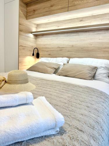 One-Bedroom Apartment image 7