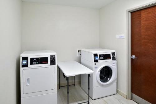 Holiday Inn Express Hotel & Suites Carthage by IHG in Carthage, USA
