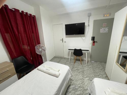 2 twin beds