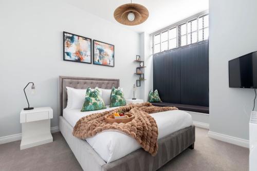 Elliot Oliver - Stylish 2 Bedroom Town Centre Apartment