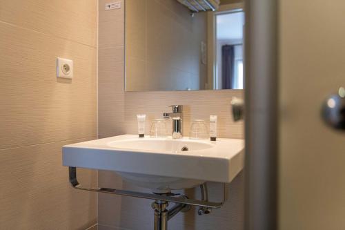 Double Room image 4