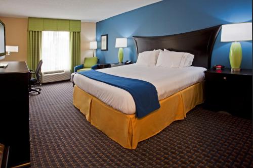 Holiday Inn Express Hotel & Suites Largo-Clearwater by IHG in Largo, USA