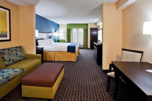 Holiday Inn Express Hotel & Suites Largo-Clearwater by IHG in Largo, USA