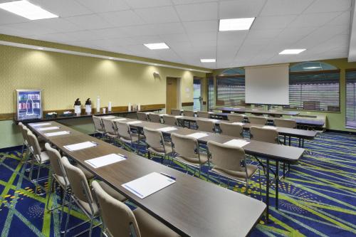 Holiday Inn Express Irwin-PA Turnpike Exit 67 By IHG - 회의실/연회장