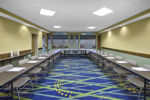 Holiday Inn Express Irwin-PA Turnpike Exit 67 By IHG - 회의실/연회장