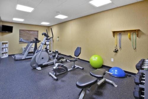 Holiday Inn Express Irwin-PA Turnpike Exit 67 By IHG - 피트니스 센터