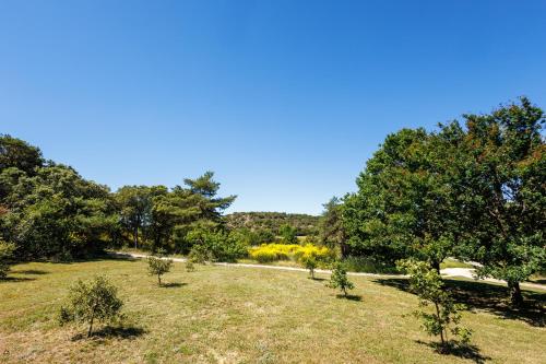 Garden, La Maison de Mathis - Maison avec piscine privee in Rousset-les-Vignes