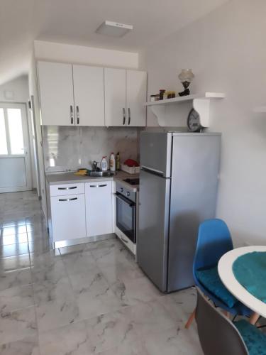 Apartman u zelenilu Bigove in بيجوفا