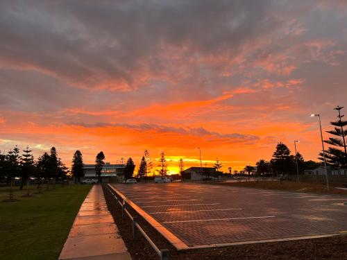 A környék, Beach side holiday unit in West Lakes