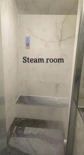 Edinburgh Retreat 2 Bedrooms & steam room - image 4