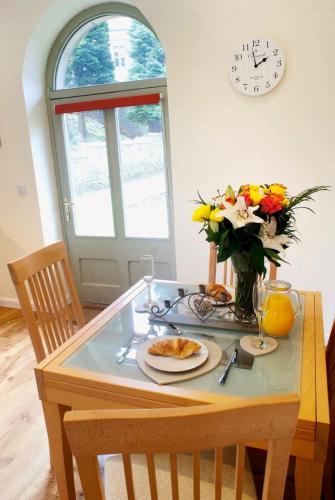 Folly - Middleton Hall Estate in เดทแชนท์