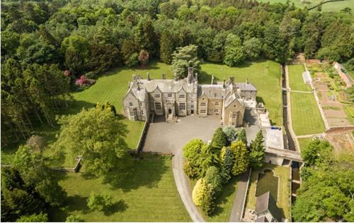 Folly - Middleton Hall Estate in เดทแชนท์