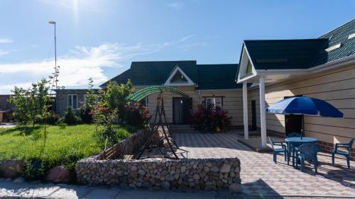 Guest house and yurt camp Svetlana in Bokonbayevo
