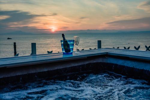 Deluxe Double Room with Sea View image 10