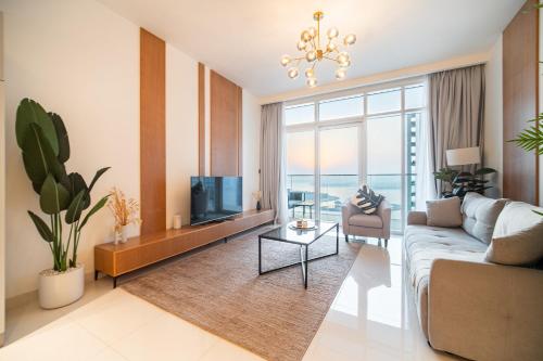 Wake Up to Sea Views - 1BR Beachfront and Near Marina, Dubai (Foto 2)