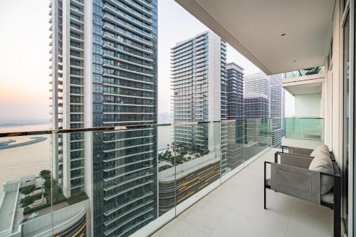 Wake Up to Sea Views - 1BR Beachfront and Near Marina, Dubai (Foto 4)