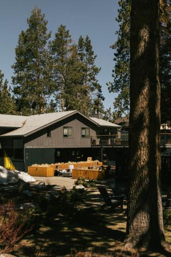 574711228 The Coachman Hotel