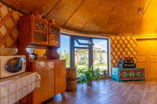 virtuve, Guest house and yurt camp Svetlana in Bokonbayevo