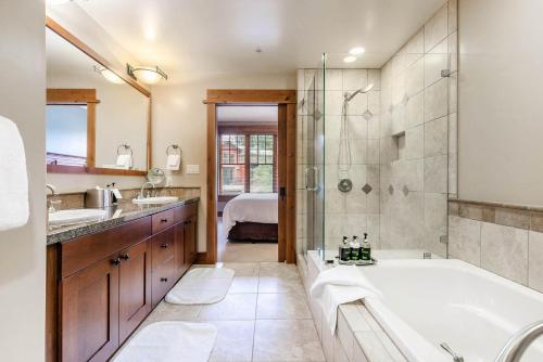 Catamount Lodge 201B by East West Hospitality - image 3