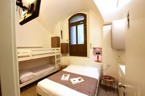 Deluxe Double or Twin Room image 8
