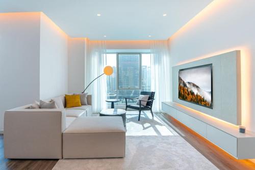 Superb Luxury Living 2 BR Dubai Marina View - image 2