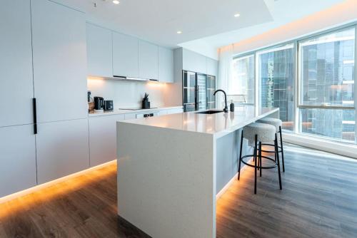 Superb Luxury Living 2 BR Dubai Marina View - image 4