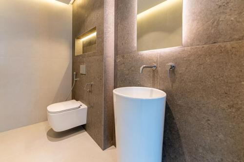 Superb Luxury Living 2 BR Dubai Marina View - image 7