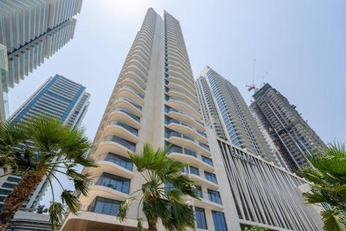 Elegant and Spacious 1 BR Apartment- Beachfront - image 2