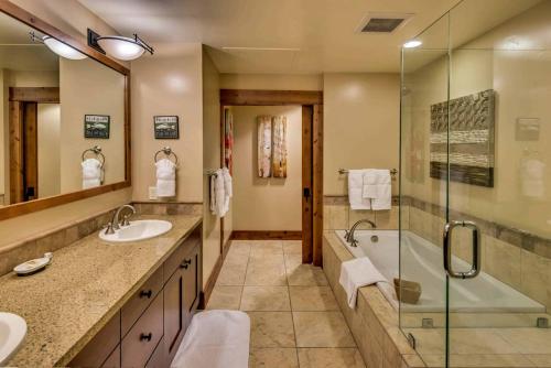 Catamount Lodge 204B by East West Hospitality - image 3