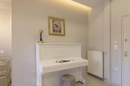 Chrisostomou Square 14 Gold Apartment - image 10