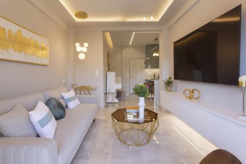 Chrisostomou Square 14 Gold Apartment - main image