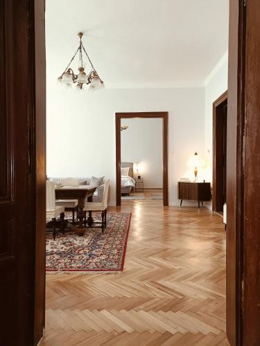 Unique & Spacious 3BR Historic Flat in City Centre, Sarajevo (foto 10)
