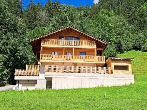 Apartment Wasserfall im Zillertal - Oasis of Peace with Panoramic Terrace, near Fügen in Hart im Zillertal, Österreich