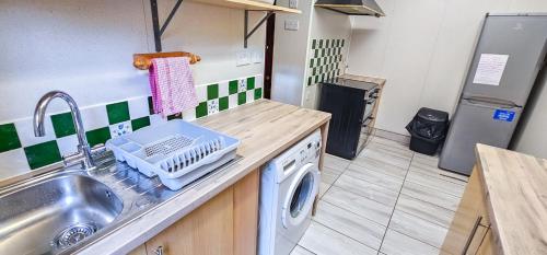 Bếp, mySTAYINN Melrose Villa in Inverness