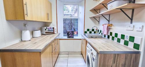 Bếp, mySTAYINN Melrose Villa in Inverness
