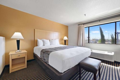 Executive King Suite - Non-Smoking