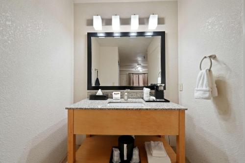 Best Western Plus Executive Inn & Suites - image 9