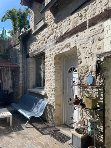Maison bleue in Beynes (Ile-de-France)