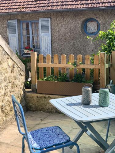 Maison bleue in Beynes (Ile-de-France)