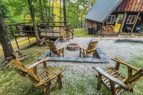 HOT TUB -Secluded Cabin Cave Run Lake and near Red River Gorge in Wellington, USA