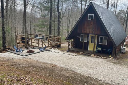 HOT TUB -Secluded Cabin Cave Run Lake and near Red River Gorge in Wellington, USA