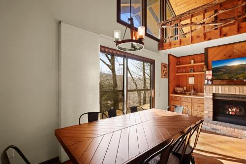 122 Lower Grouse Ridge Rd by Carolina Stays in Beech Mountain, Vereinigte Staaten von Amerika