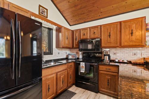 122 Lower Grouse Ridge Rd by Carolina Stays in Beech Mountain, USA