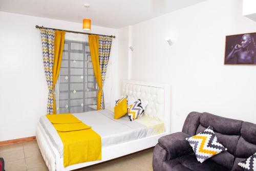 Newly Furnished West Studio