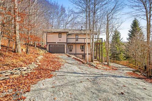 122 Lower Grouse Ridge Rd by Carolina Stays in Beech Mountain, USA