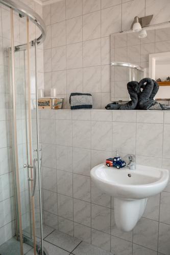 Down Town Motel - image 10