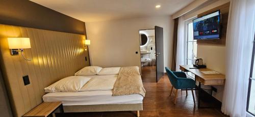 1 queen bed