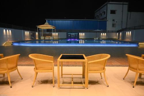 Restaurant, GOLDEN PARK (HOTEL & RESORT) WEST BANGAL in Malda