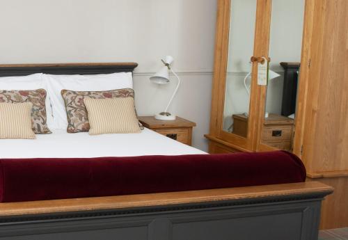 1 double bed, 1 twin bed